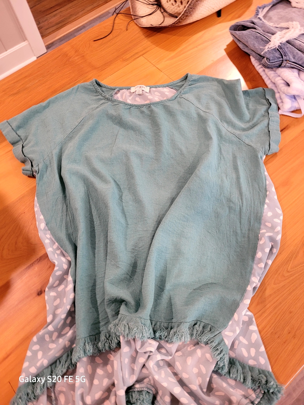 Umgee Relaxed Teal Short-Sleeve Women’s Top with Fringe Hem
